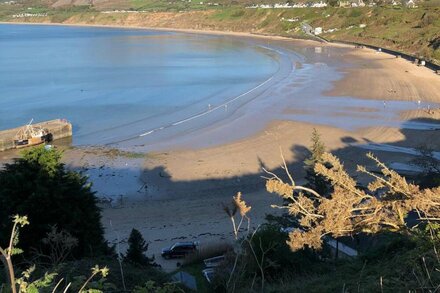 Holiday Lodge in Nefyn, private access to beach, sea views & enclosed play area