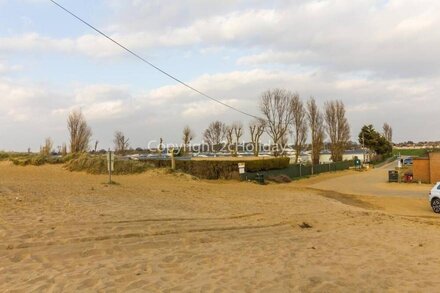 Lovely 6 berth caravan at Heacham Beach Holiday Park in Norfolk ref 21065G