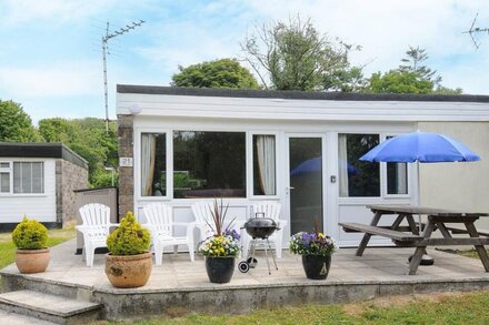 21 THE GLADE, pet friendly, character holiday cottage in Kilkhampton