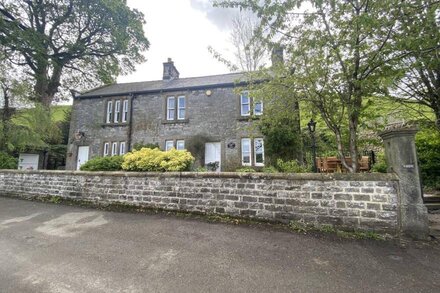 HOPE VIEW HOUSE, pet friendly in Castleton, Peak District