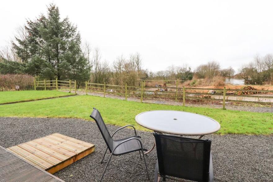 OAK LODGE, Character Holiday Cottage, With A Garden In Goosnargh
