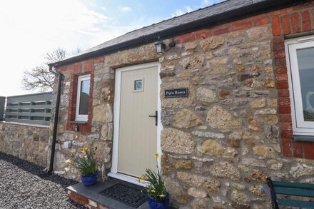 PIP'S BARN, pet friendly, with a garden in Benllech