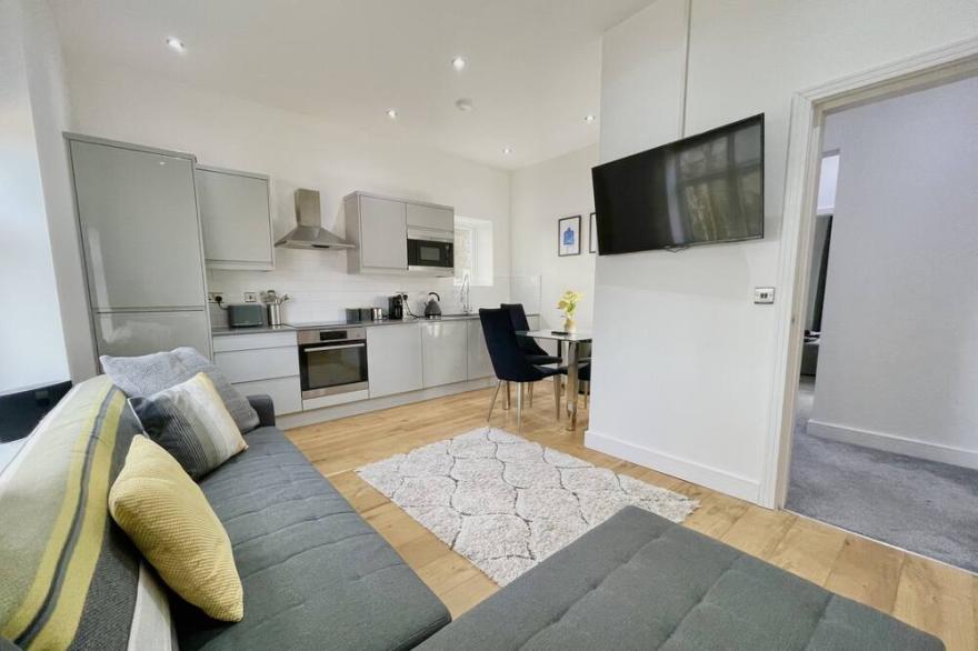 GuestReady - Sleek, Stylish Leeds City Apartment, Sleep 4