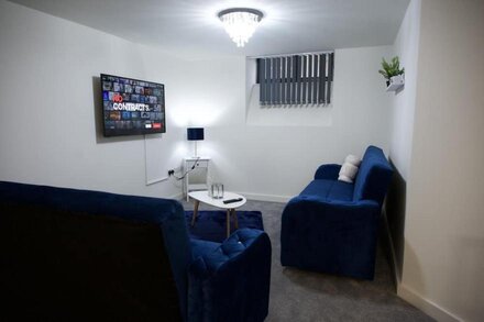 Bv Modern Navy Blue Diamond Suites Apt