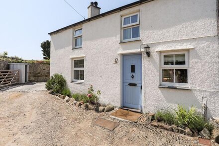 TAN Y FYNWENT, pet friendly, character holiday cottage in Abersoch