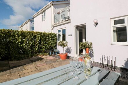 3 WEST PARK MEWS, pet friendly, country holiday cottage in Hope Cove