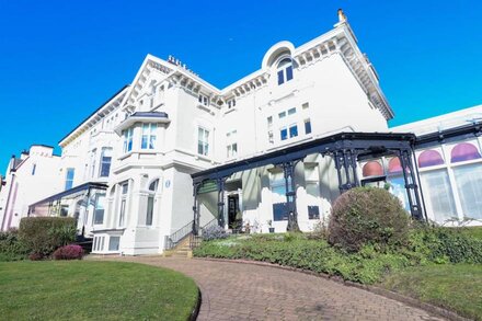 ISMAY DINING ROOM SUITE - TITANIC INTEREST in Waterloo, Merseyside