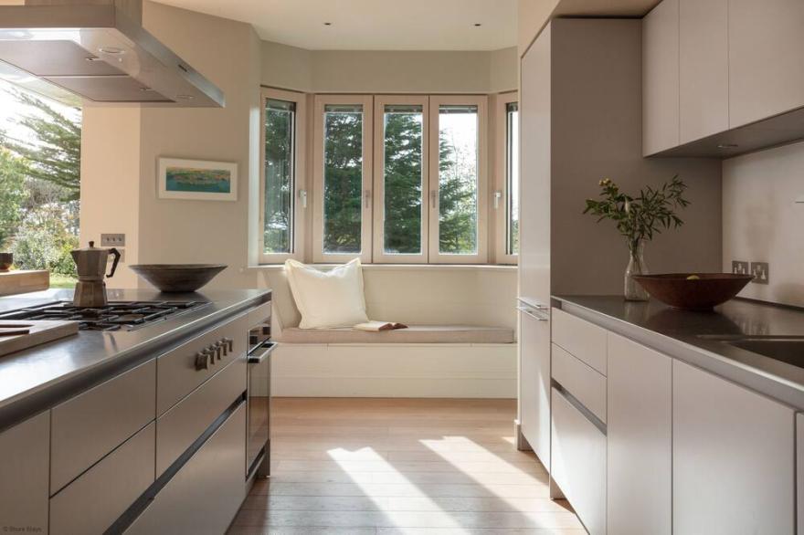 Greencourt - Rock -  stunning holiday house for 10 - walk to beach