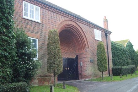 Detached Luxury Gatehouse In rural surroundings