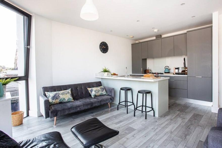Luxury | Fully Equipped Kitchen | Ormeau Park