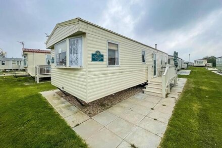 8 berth caravan at Eastgate Holiday Park in Skegness ref 58012D