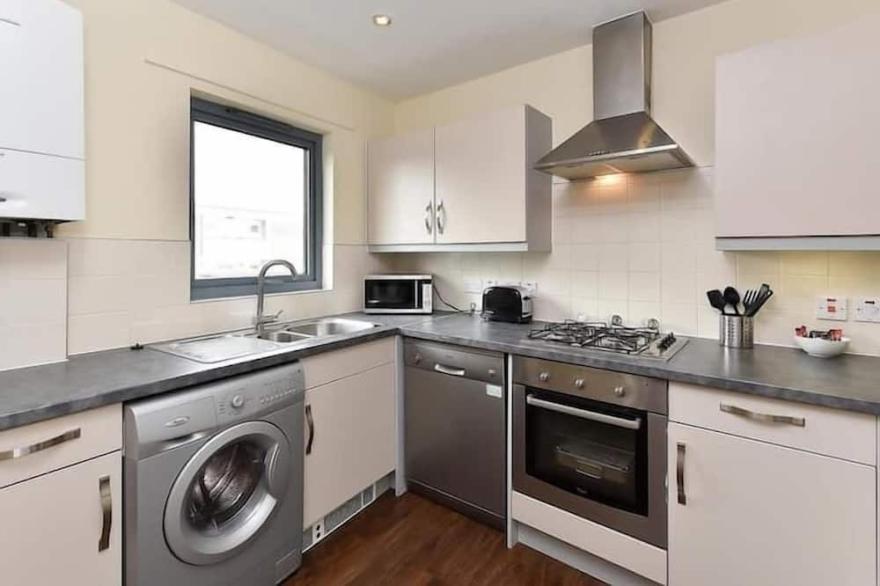 Bright 2 Bedroom Flat in Lambeth With Balcony