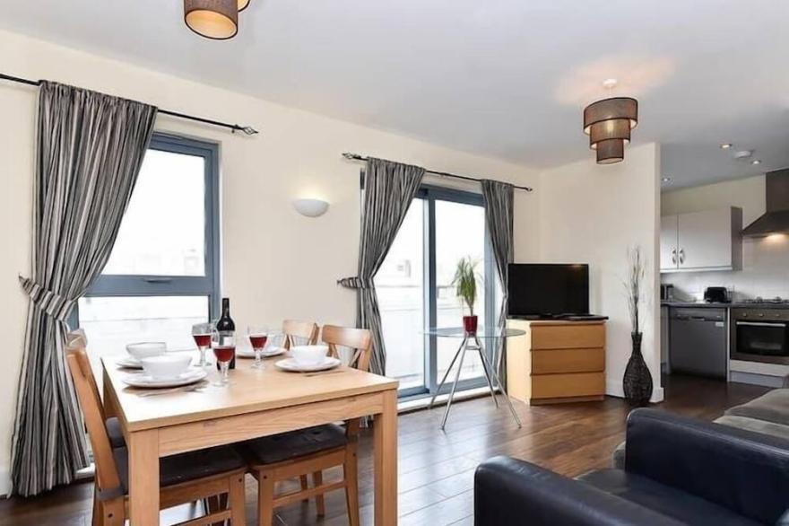 Bright 2 Bedroom Flat in Lambeth With Balcony