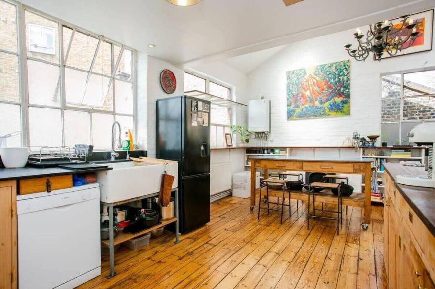 2 bed artistic/designer Flat Near Broadway Market