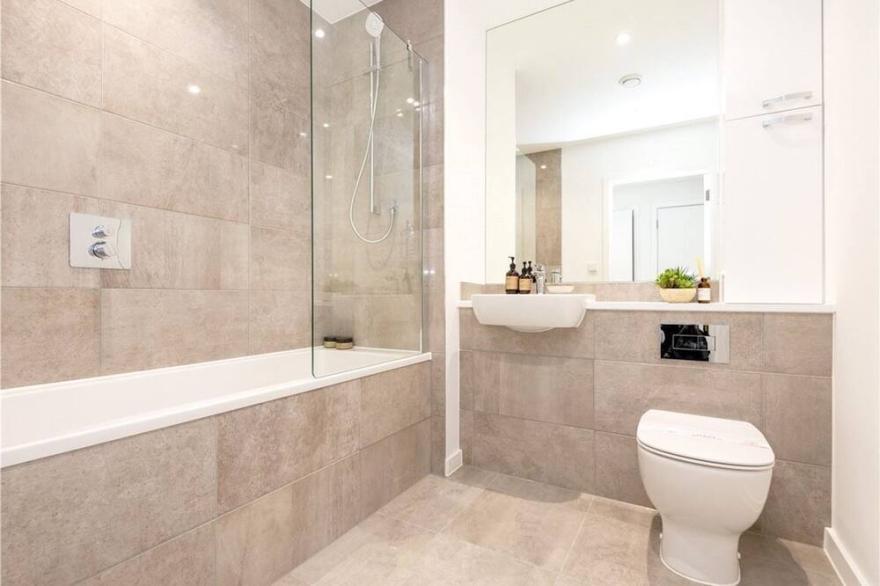 Luxury Apartment- 4 minutes walk from Excel