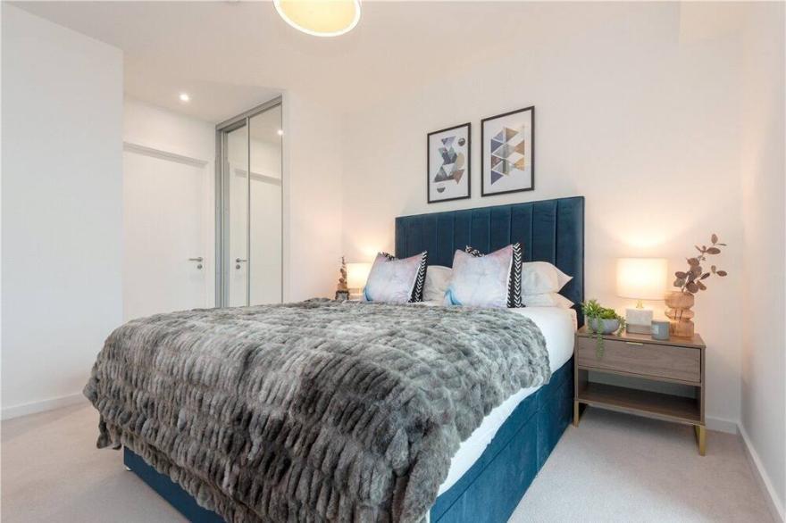 Luxury Apartment- 4 minutes walk from Excel