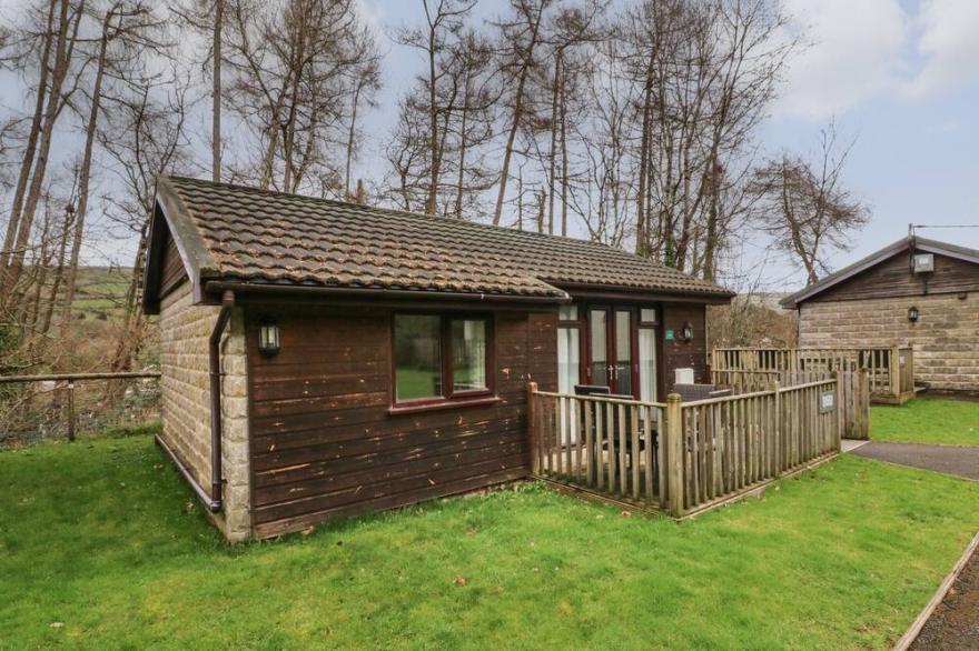 CHALET LOG CABIN L7, Pet Friendly, With A Garden In Combe Martin