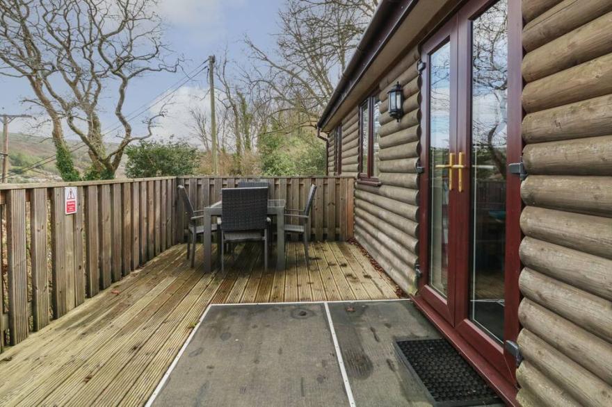 CHALET LOG CABIN L2, family friendly, with a garden in Combe Martin