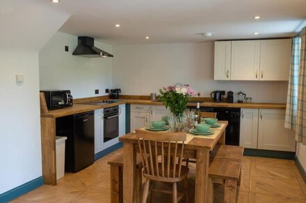 Idyllic, Pet-Friendly 3-bedroom Cottage at Stainsborough Hall, Carsington Water