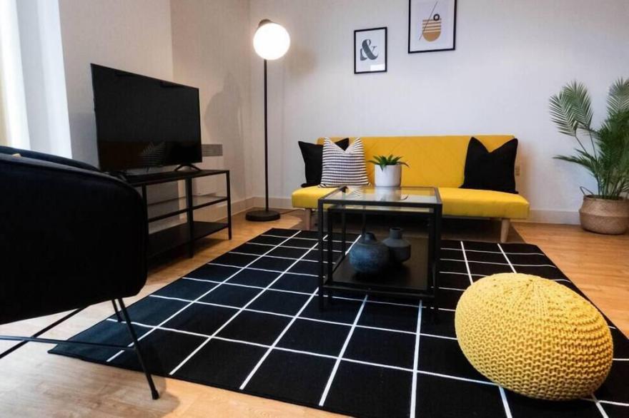 Fenton - 2 bedroom luxury apartment sleeps 5