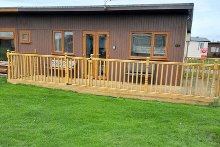 Lovely 2- bed holiday chalet perfect getaway  5 wa