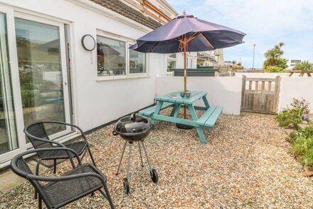 JUST BEACHY, family friendly, character holiday cottage in Porthtowan