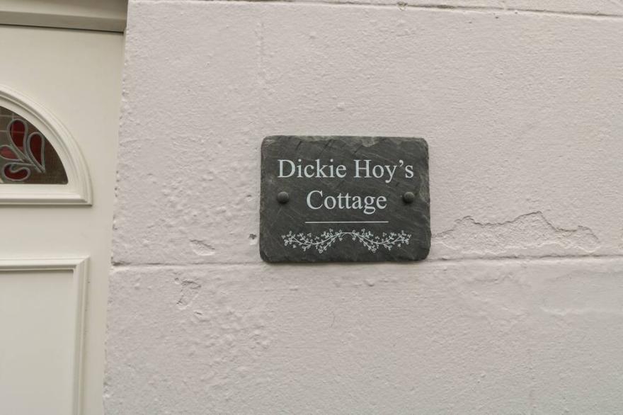 DICKIE HOY'S COTTAGE, Pet Friendly, With A Garden In Scarborough