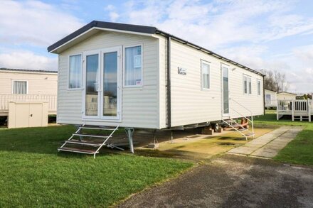 CARAVAN KENSINGTON 165, pet friendly in Hunstanton