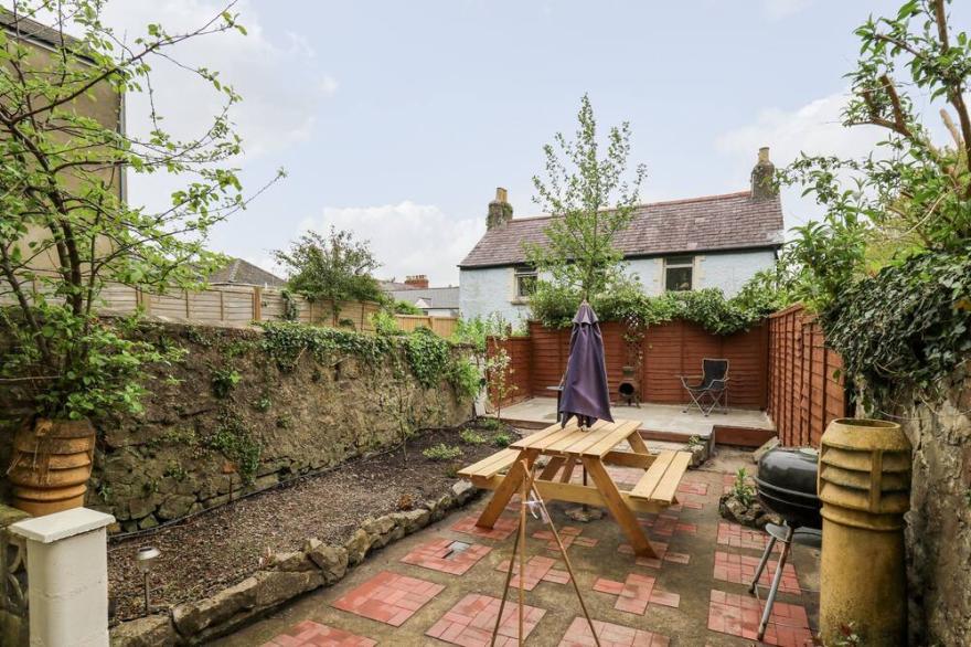 CARREG GLAS, pet friendly, country holiday cottage in Pembroke Dock