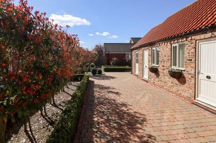 NURSERY COTTAGE, pet friendly, with a garden in North Somercotes