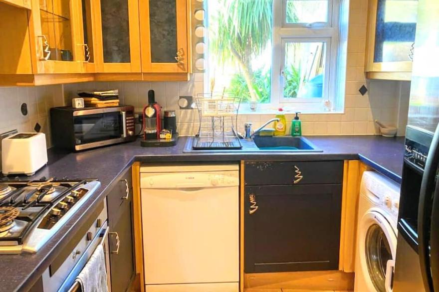 INNit Brighton Sea Side - 4BR House with Free Parking