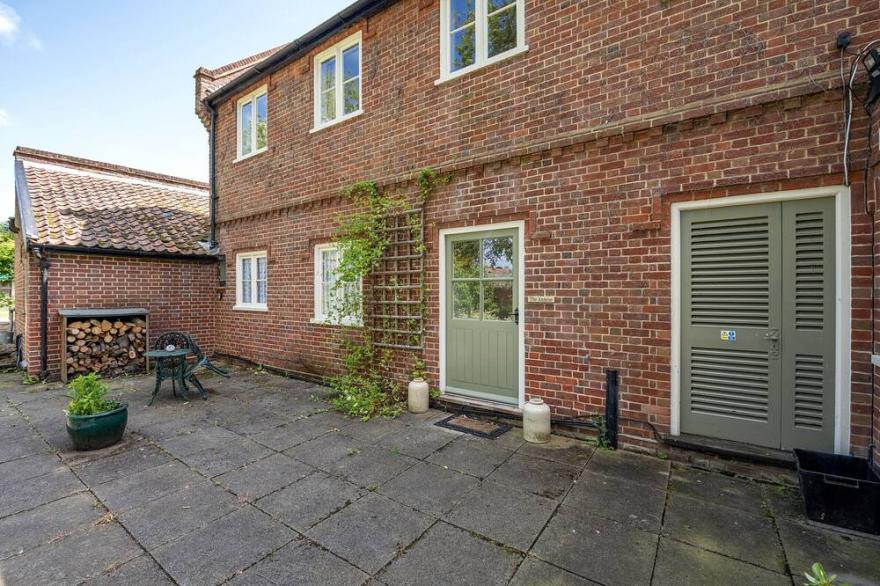 Two bedroom Annexe, with swimming pool and tennis court