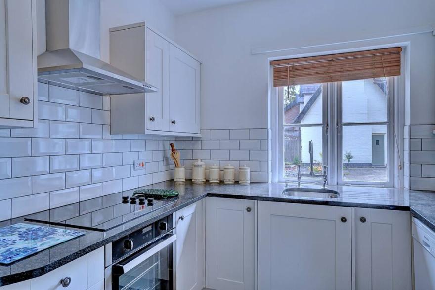 Two bedroom Annexe, with swimming pool and tennis court