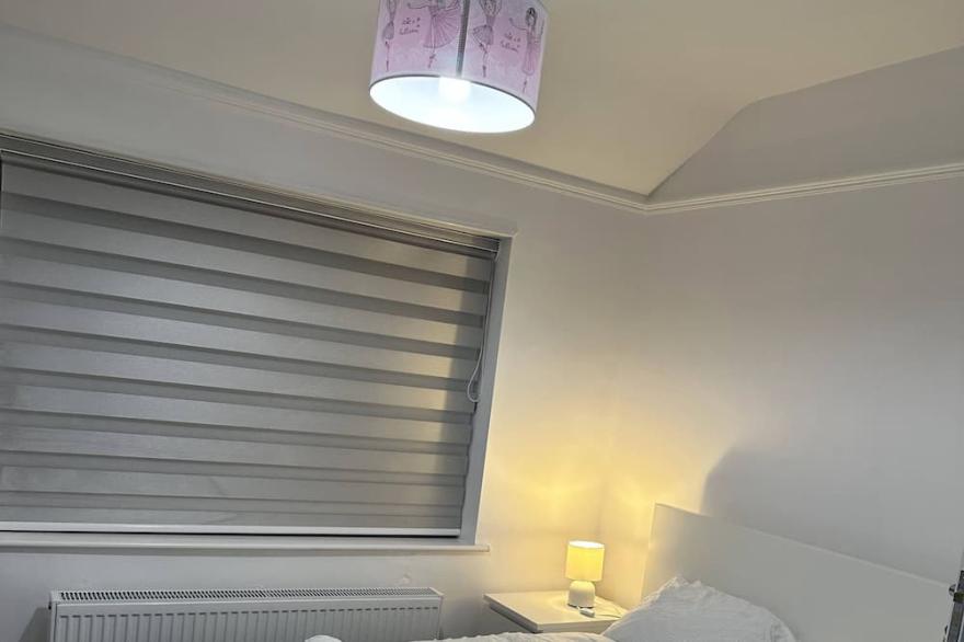 Luxurious 3-Bed with HotTub and Dual Living Areas