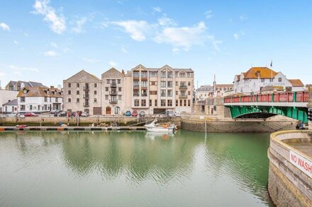 2 bedroom accommodation in Weymouth