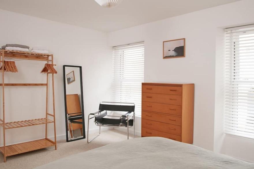 Pass the Keys | Newly renovated central townhouse with parking