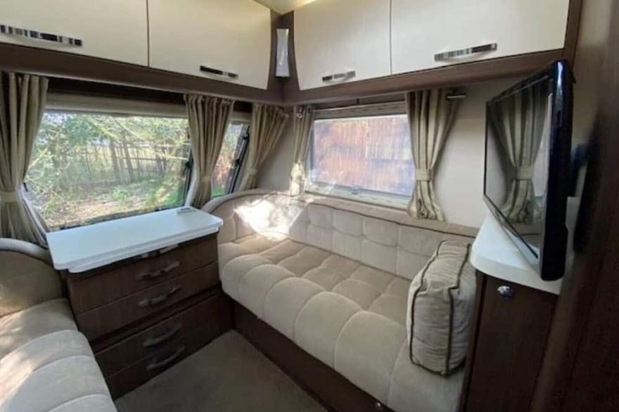 Hideaway Caravan Sleeps 2