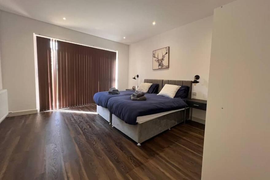 3BR 2BA with garden 5 min walk 2 tube