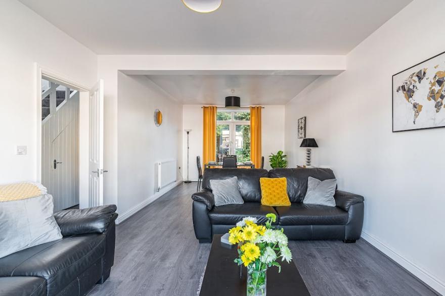 Spacious Family Home, great for city breaks or business stays
