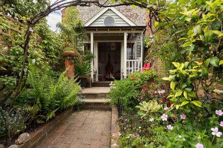 Tarrant St Cottage with lovely garden