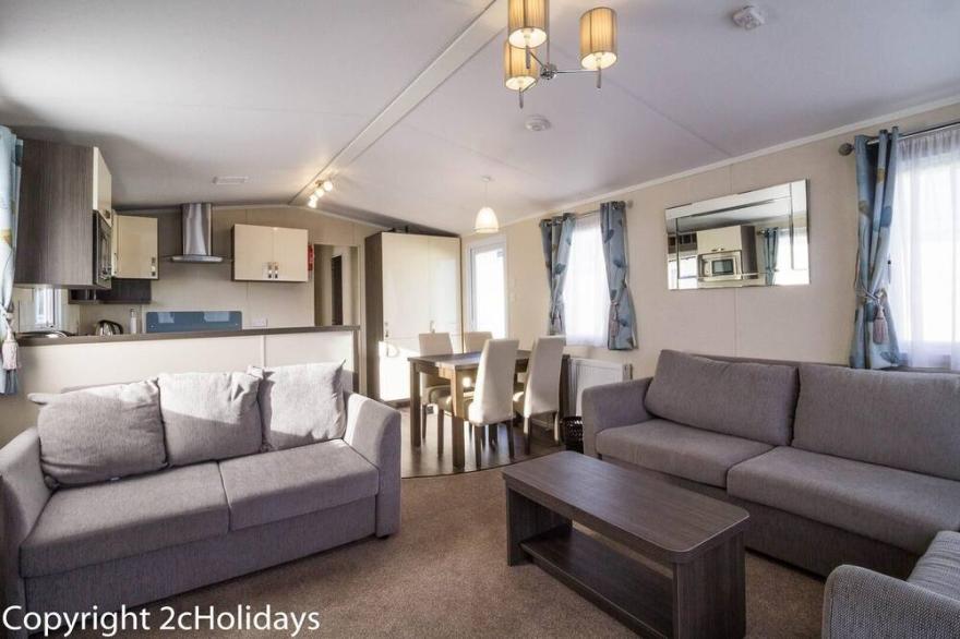 Great 8 berth caravan for hire at Haven Hopton in Norfolk ref 80035T