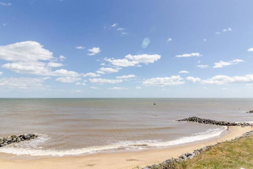 Great caravan at Hopton Haven, perfect for seaside breaks in Norfolk ref 80020T