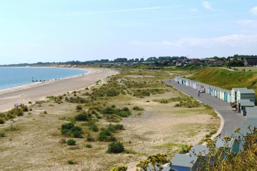 Great Dog Friendly Caravan By The Beach At North Denes In Suffolk Ref 40097ND