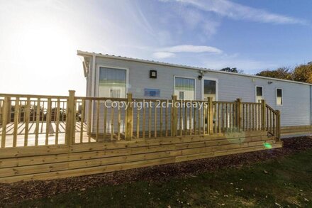 8 berth, dog friendly caravan with stunning sea views in Suffolk ref 32032AZ