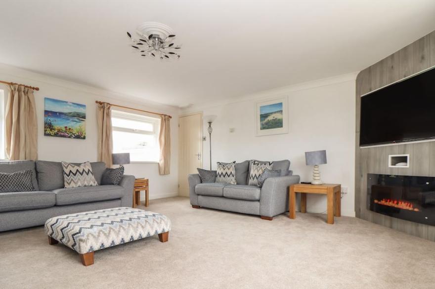 TREWENNA, pet friendly, with pool in Mullion