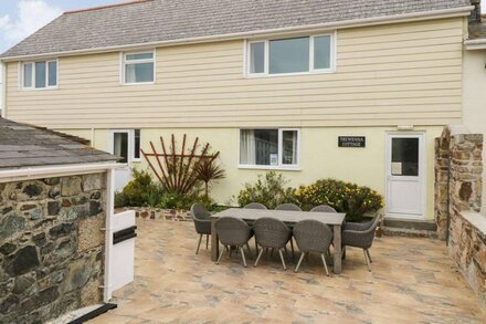 TREWENNA, pet friendly, with pool in Mullion