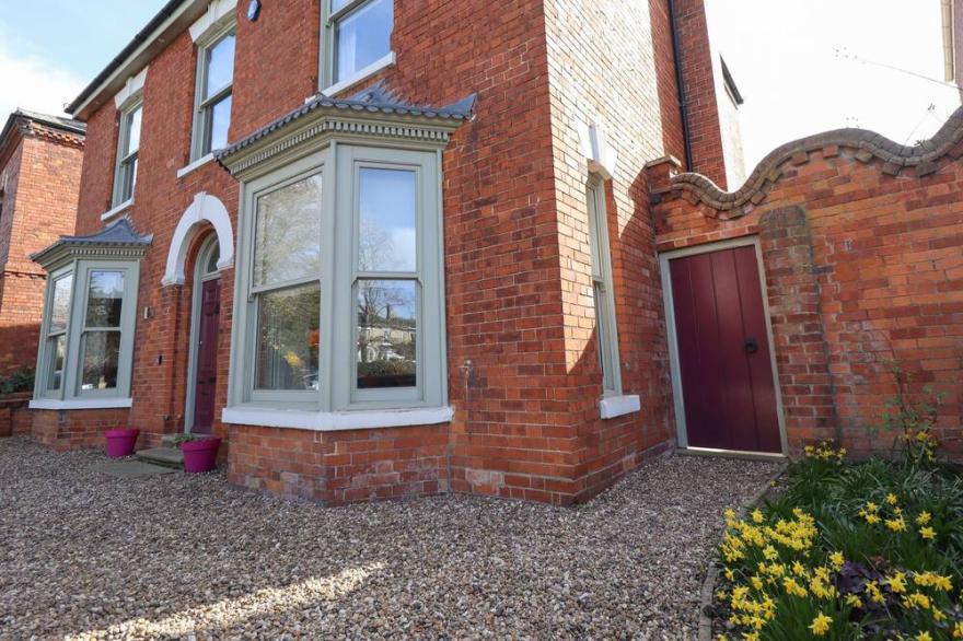 105 SPILSBY ROAD, Pet Friendly, Character Holiday Cottage In Boston