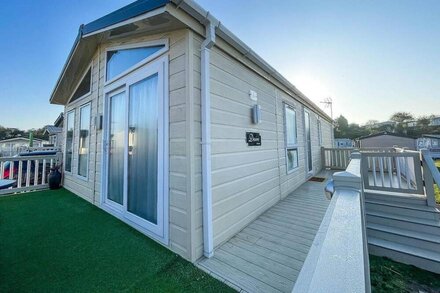 Beautiful lodge with decking at Oaklands Holiday Park in Essex ref 39031BG