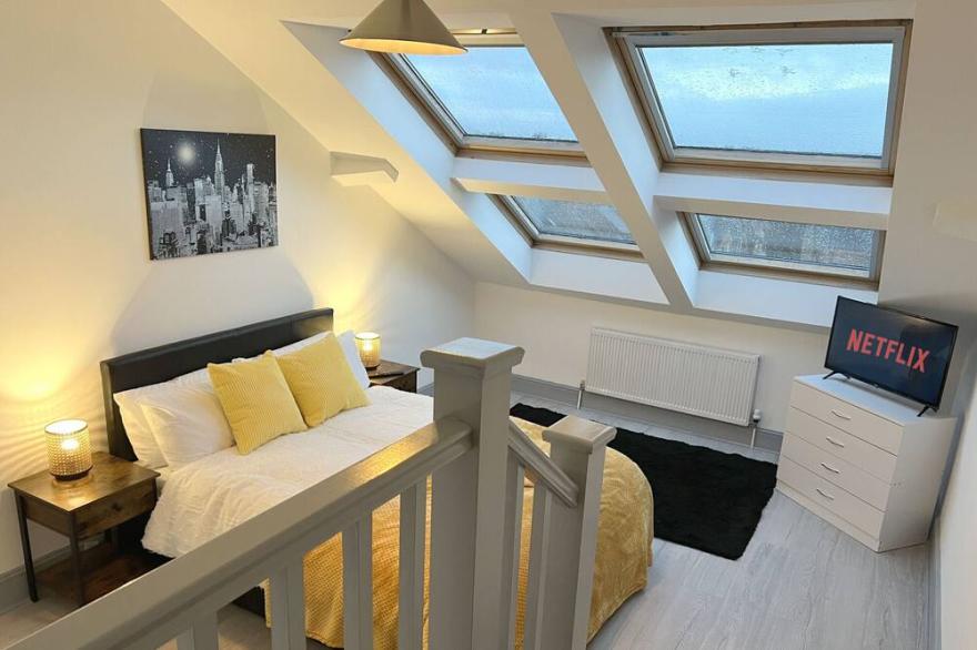 ★ New Two Bedroom Premium Apartment w/ Skylight in Northampton Town Centre