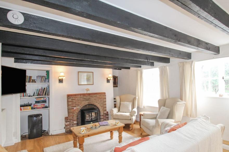 VINE COTTAGE, pet friendly, character holiday cottage in Studland